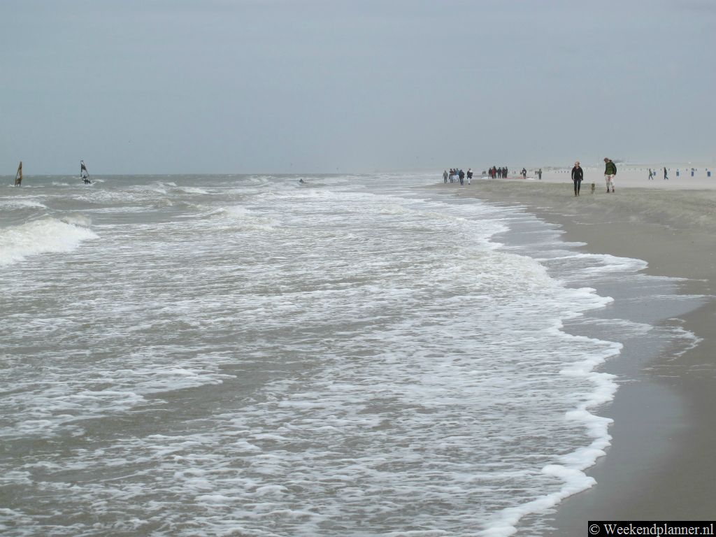 Het strand  tussen Hoek van Holland en 's Gravenzande is een prachtig strand voor een weekend uitwaaien. Tips: Tips voor  op het strand van Hoek van Holland.